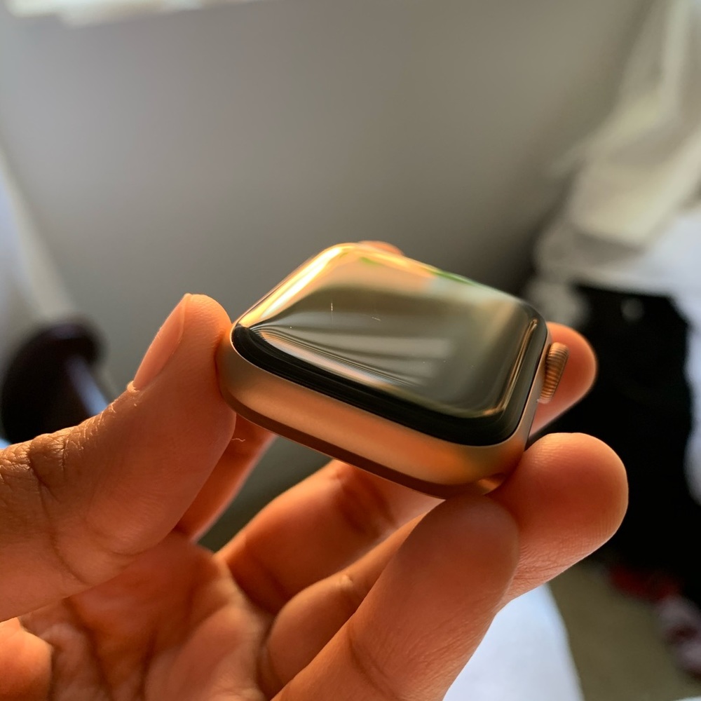 Apple Watch Series 4, 40mm Gold Aluminum, GPS ONLY